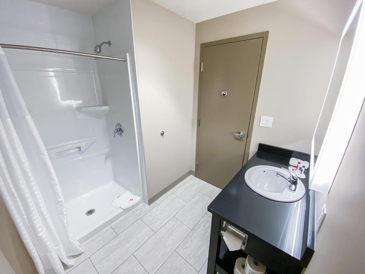 Super 8 By Wyndham Moosonee Otel Dış mekan fotoğraf