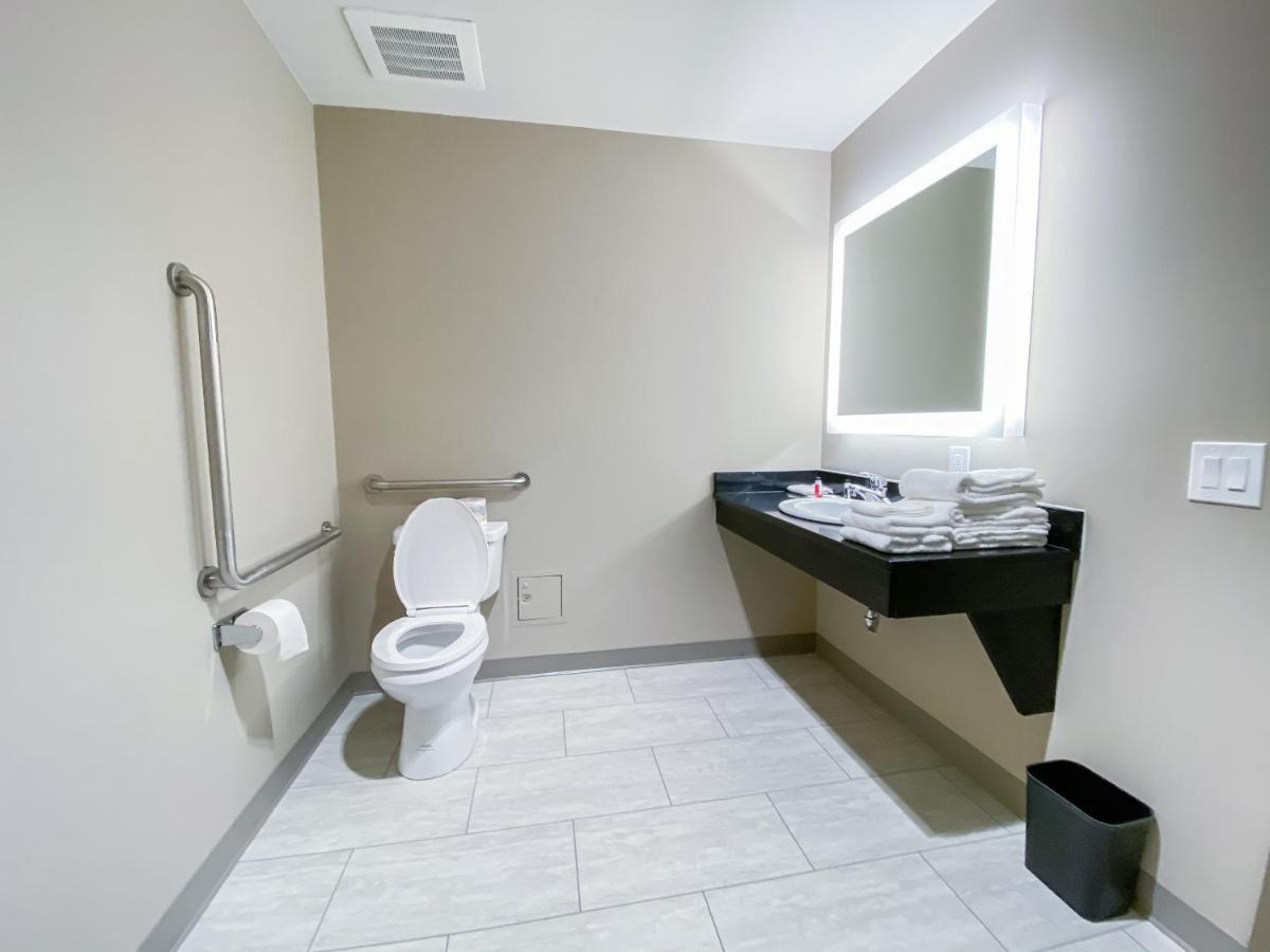 Super 8 By Wyndham Moosonee Otel Dış mekan fotoğraf