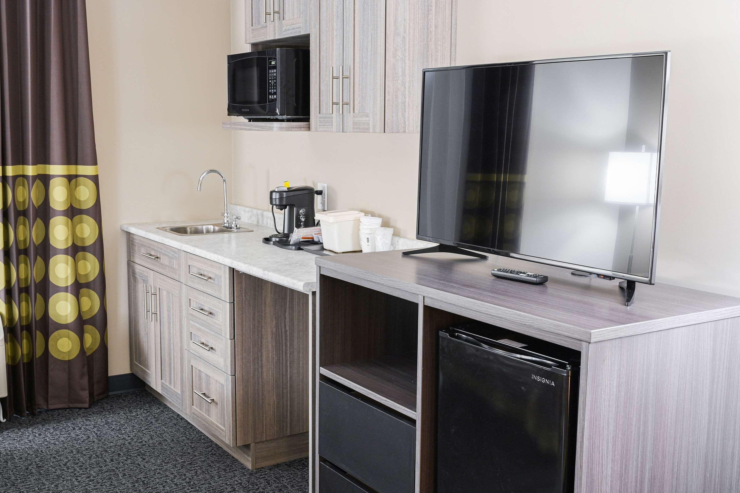Super 8 By Wyndham Moosonee Otel Dış mekan fotoğraf