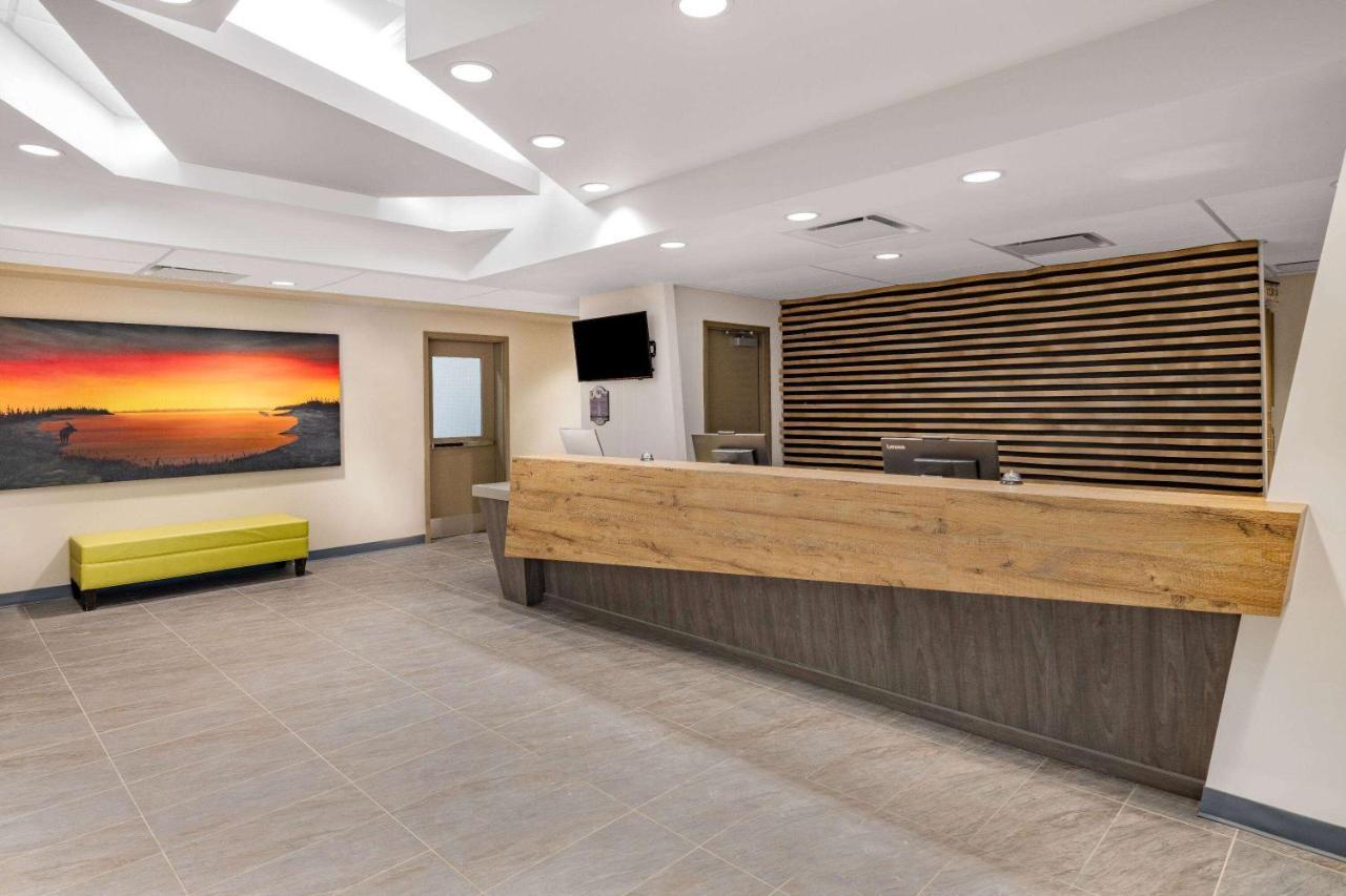 Super 8 By Wyndham Moosonee Otel Dış mekan fotoğraf