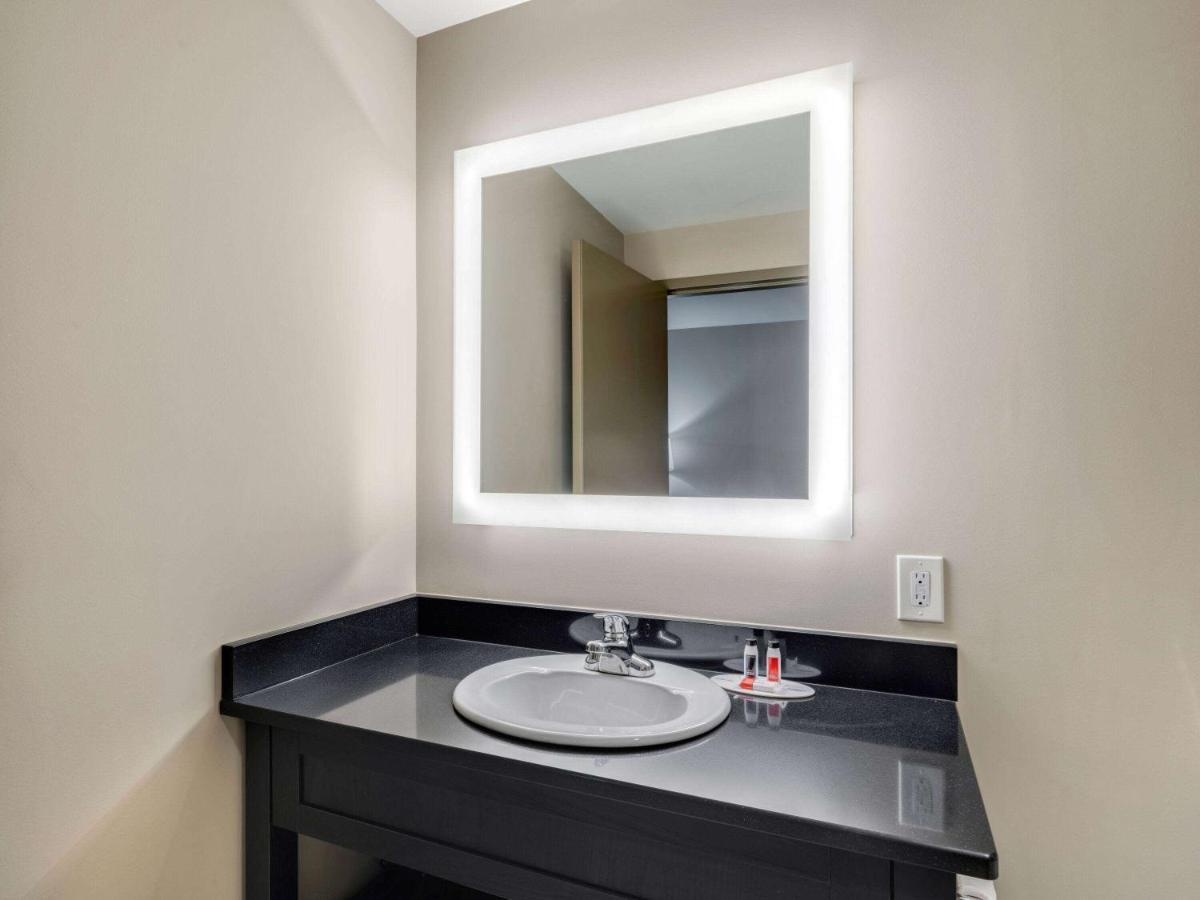 Super 8 By Wyndham Moosonee Otel Dış mekan fotoğraf