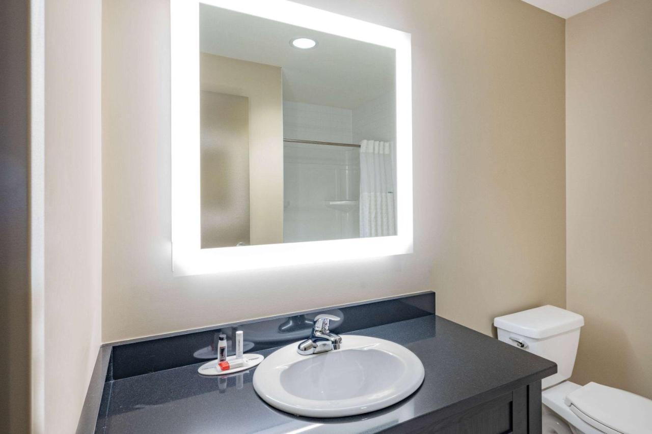 Super 8 By Wyndham Moosonee Otel Dış mekan fotoğraf